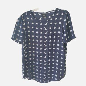 Chelsea & Theodore Women's Blue Light Shirt White Stars Size Medium Short-Sleeve